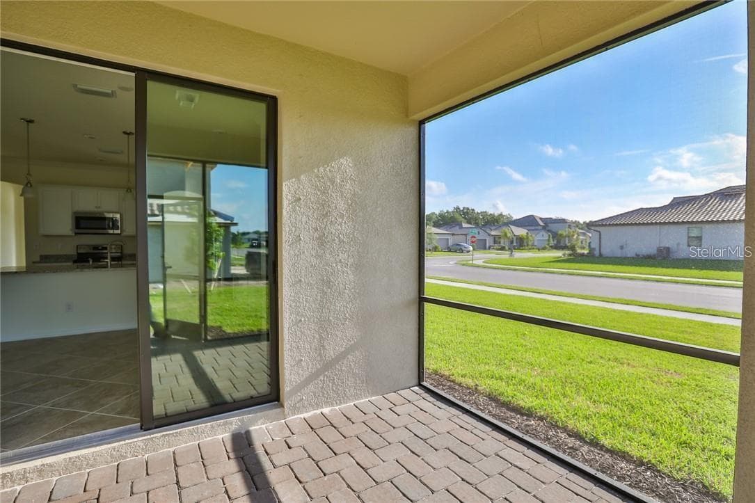 Single Family Residence at 11424 SWEETGRASS DR, BRADENTON, photo 15 of 21