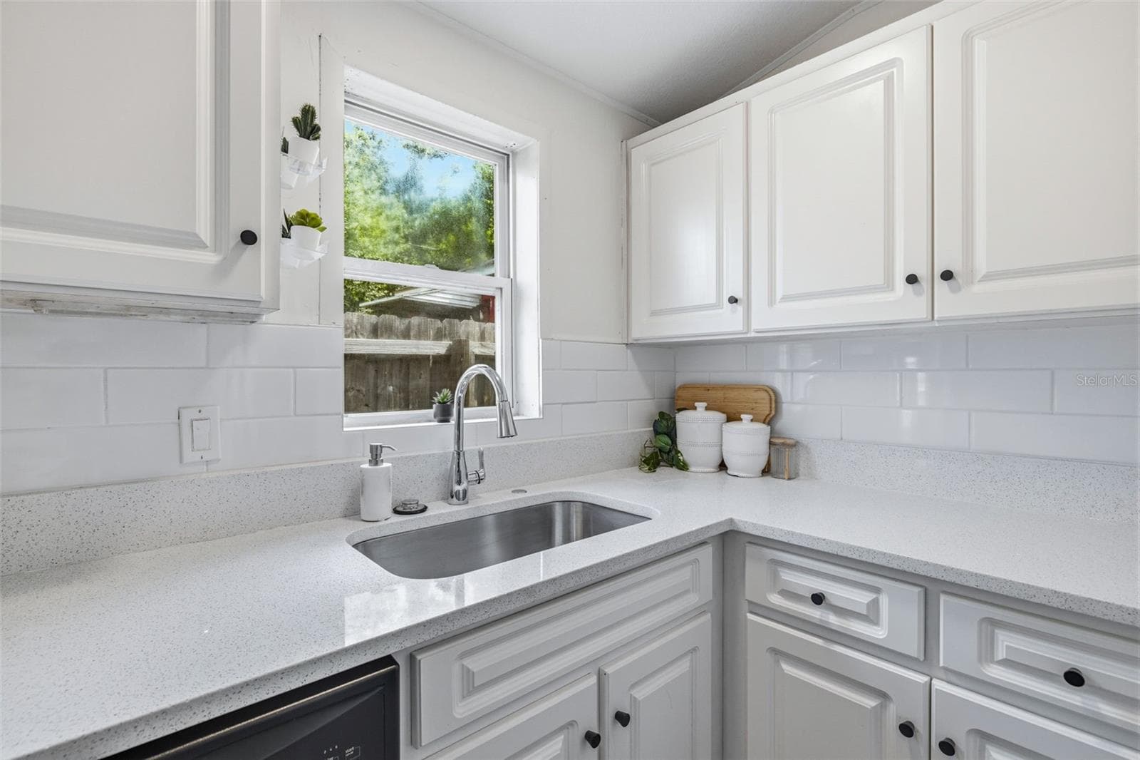Single Family Residence at 10408 VENTURA AVE, TAMPA, photo 14 of 25