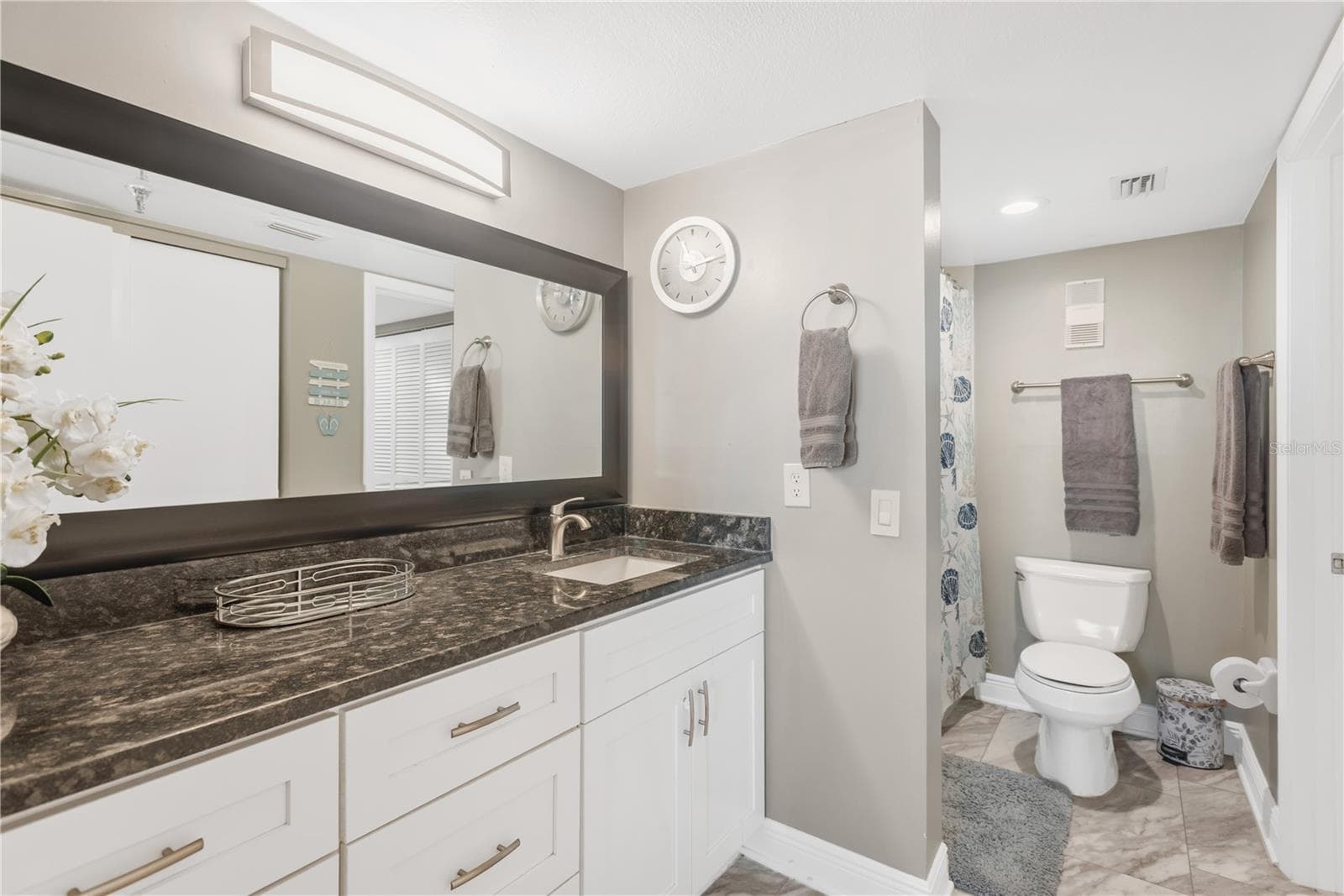 Perfectly appointed Master Bath. - 5915 SEA RANCH DR #503, HUDSON