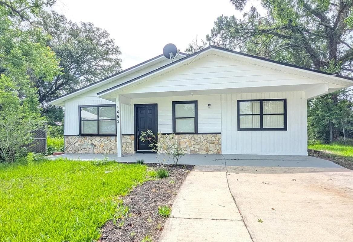 Single Family Residence at 462 SALLY ST, GREEN COVE SPRINGS, photo 2 of 9