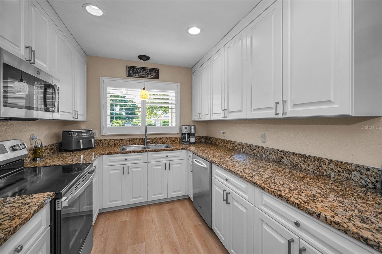 Single Family Residence at 1732 GOLF VIEW DR, BELLEAIR, photo 11 of 34