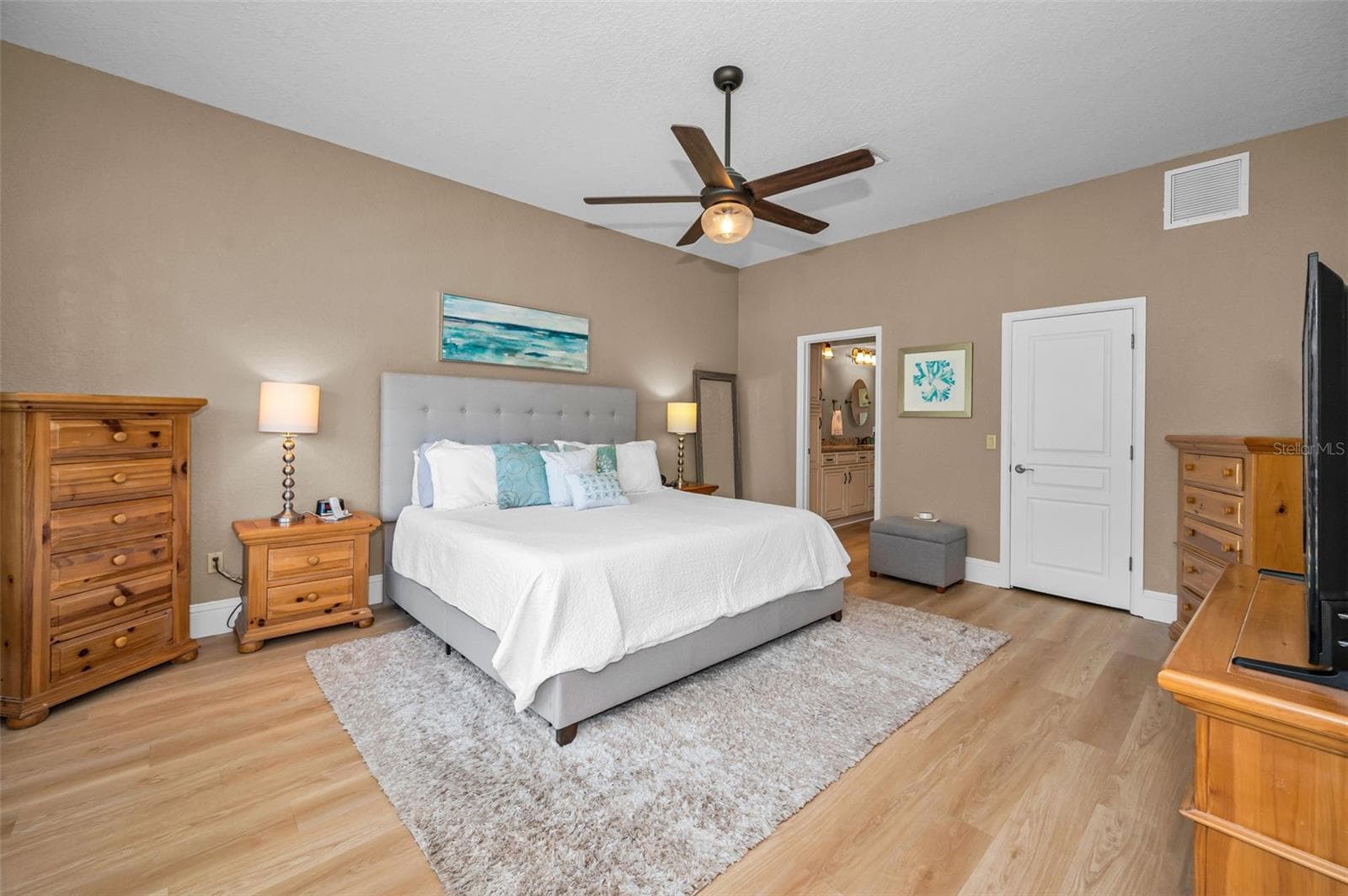 Single Family Residence at 1732 GOLF VIEW DR, BELLEAIR, photo 15 of 34
