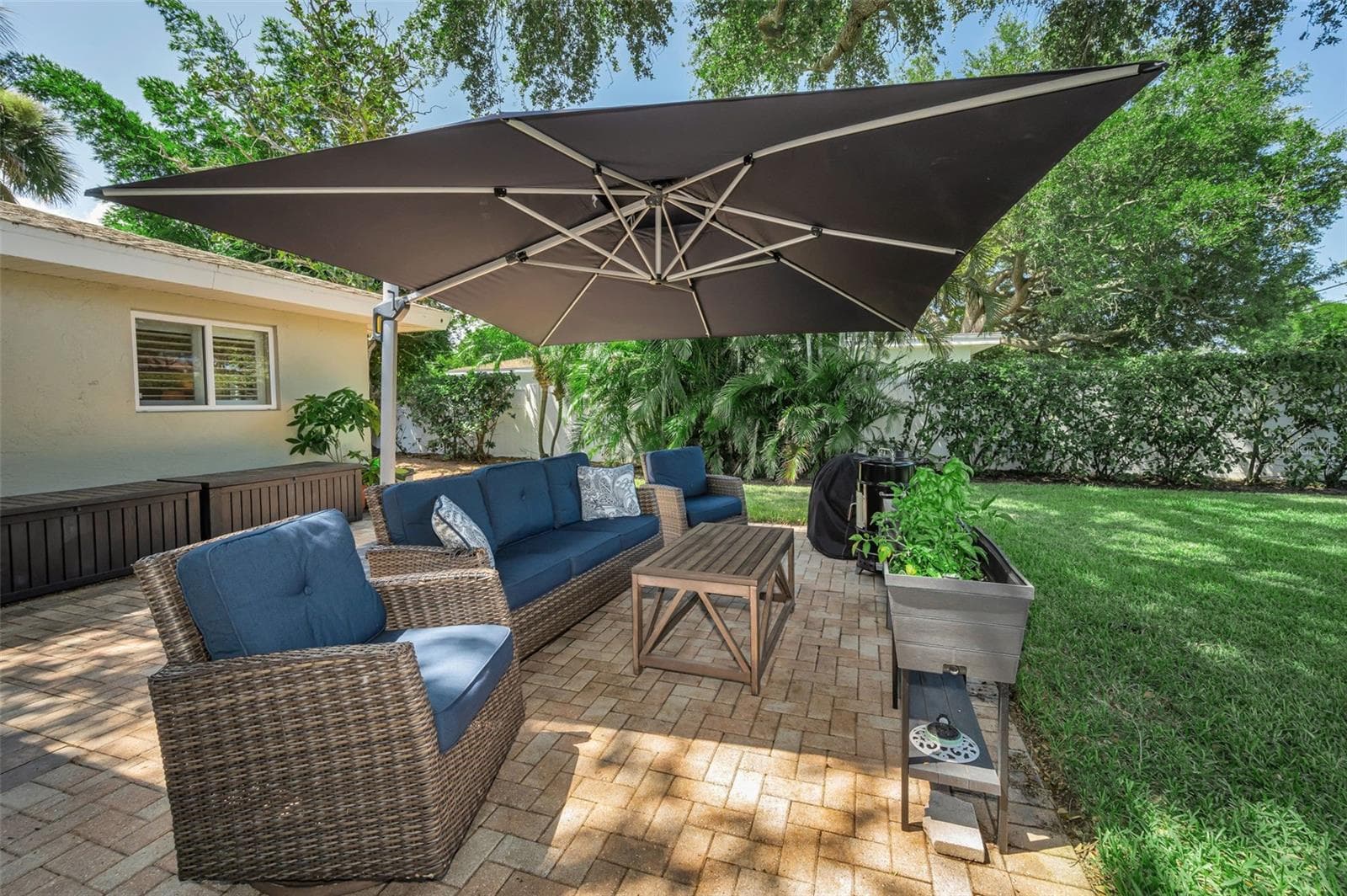Single Family Residence at 1732 GOLF VIEW DR, BELLEAIR, photo 26 of 34