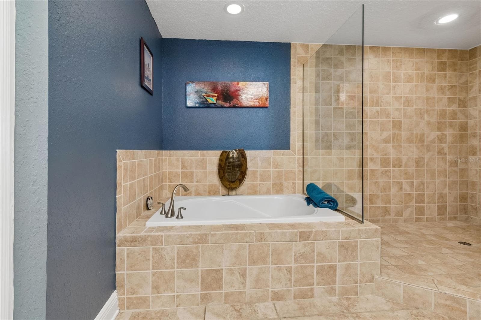 Condominium at 1038 BELLASOL WAY #403, APOLLO BEACH, photo 20 of 91