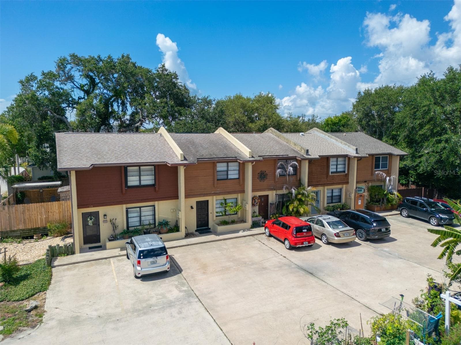 Front of Townhouse - 117 HARBOR DR, CAPE CANAVERAL