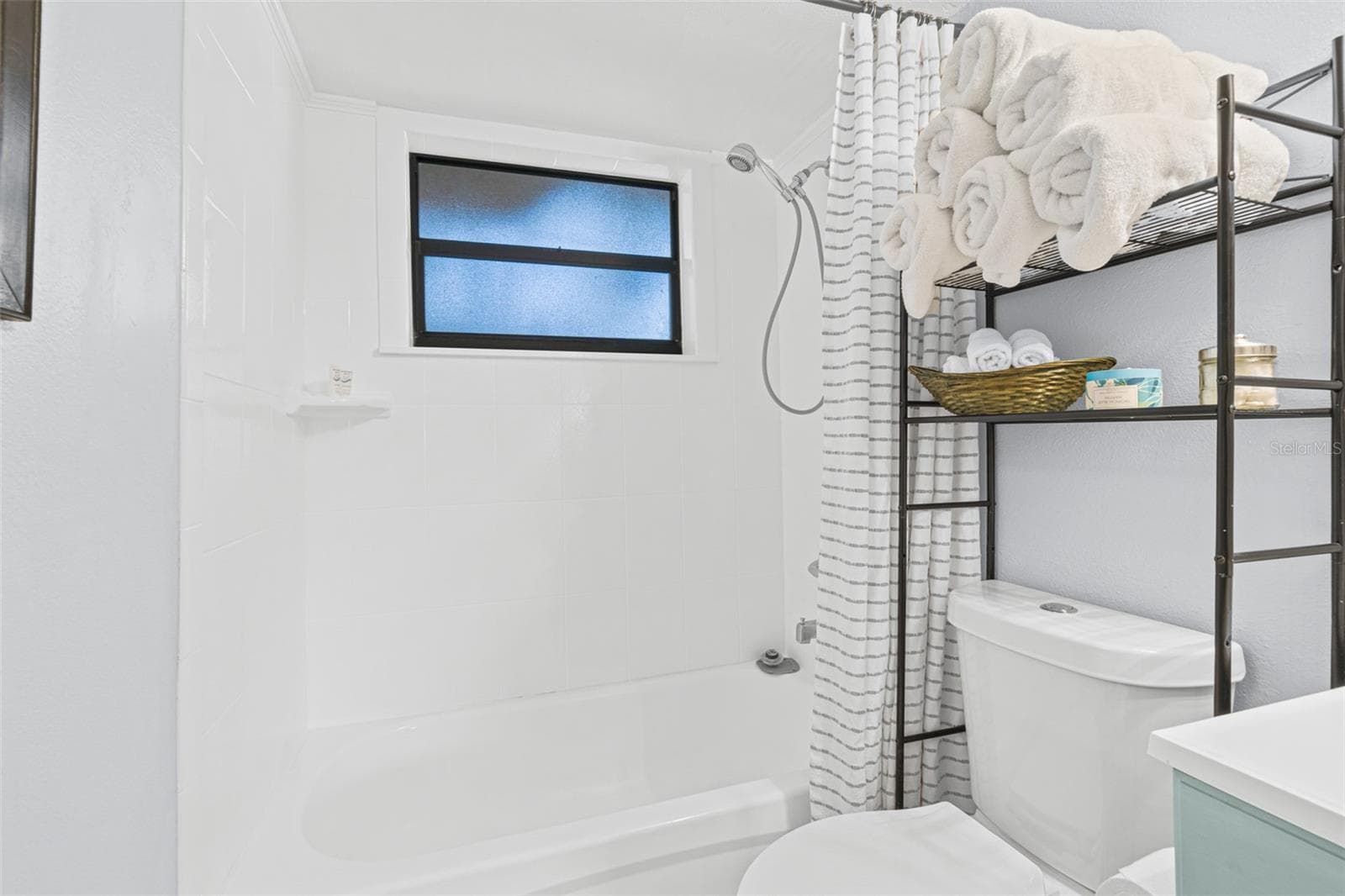 Tiled Shower with Tub - 117 HARBOR DR, CAPE CANAVERAL
