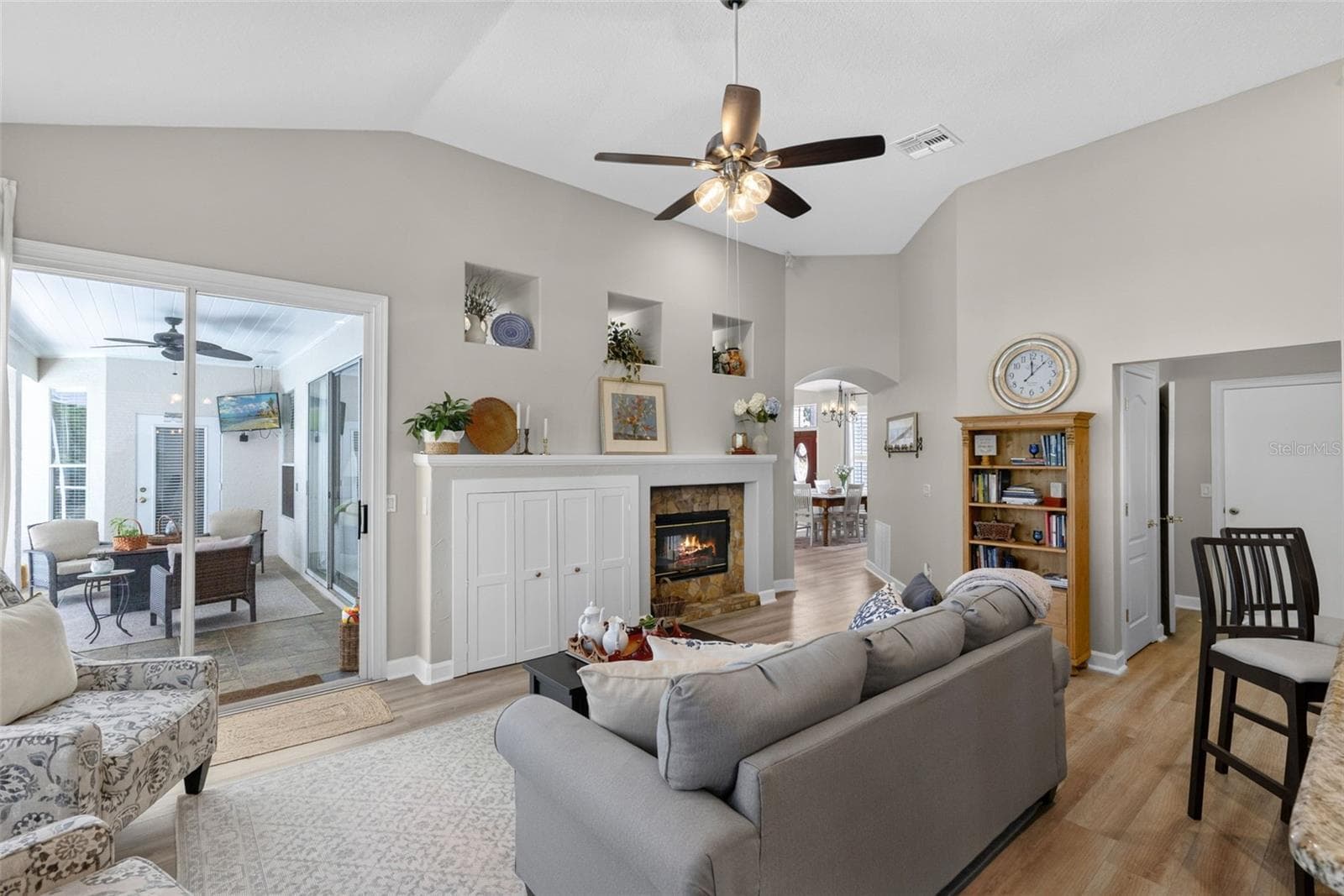 FAMILY ROOM - 8052 LAUREL RIDGE DR, MOUNT DORA