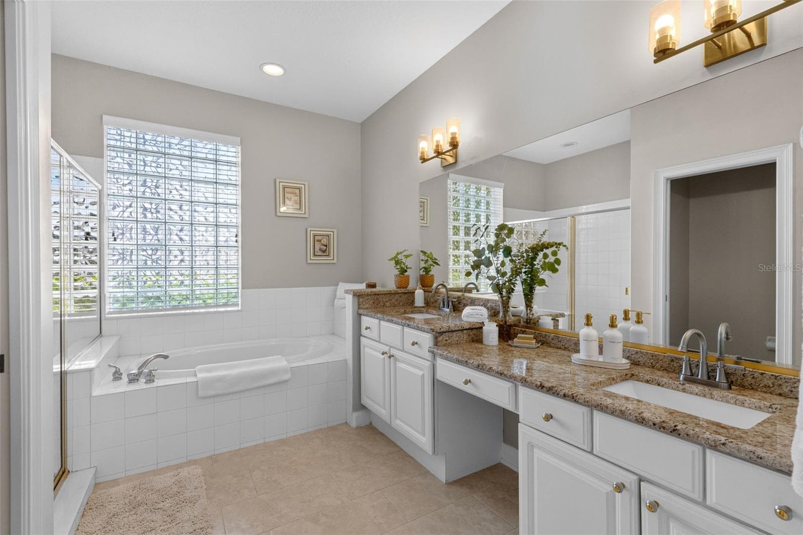 MASTER BATH - 8052 LAUREL RIDGE DR, MOUNT DORA