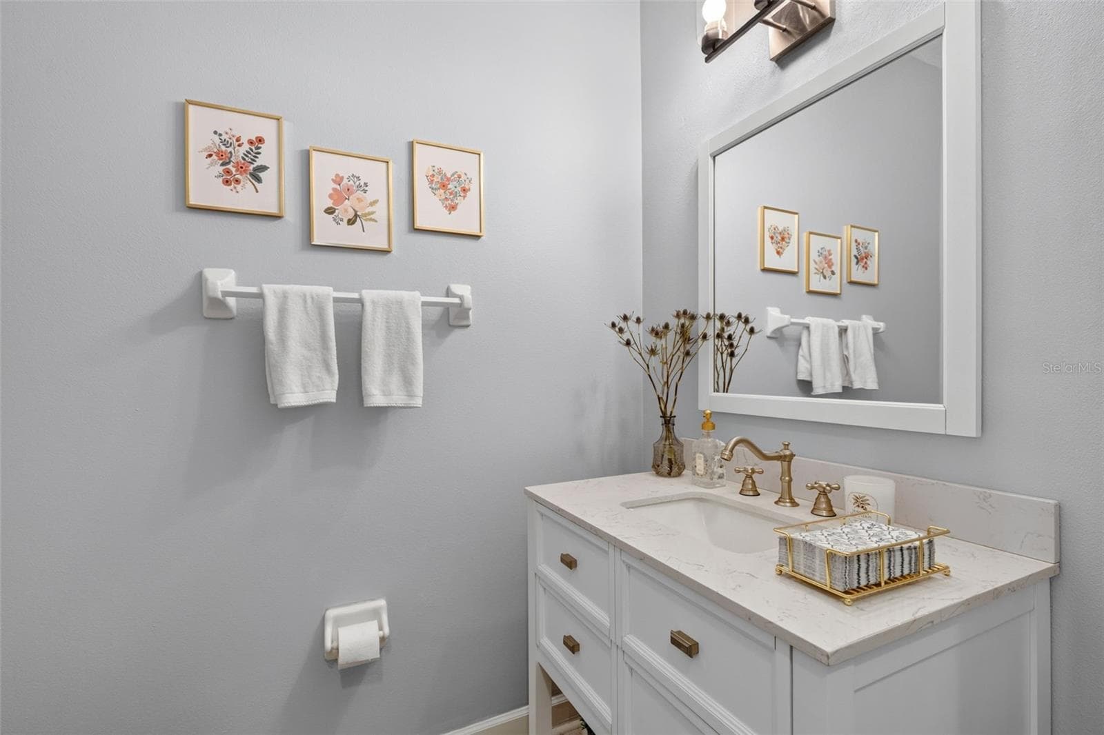 HALF BATH MAIN FLOOR - 8052 LAUREL RIDGE DR, MOUNT DORA