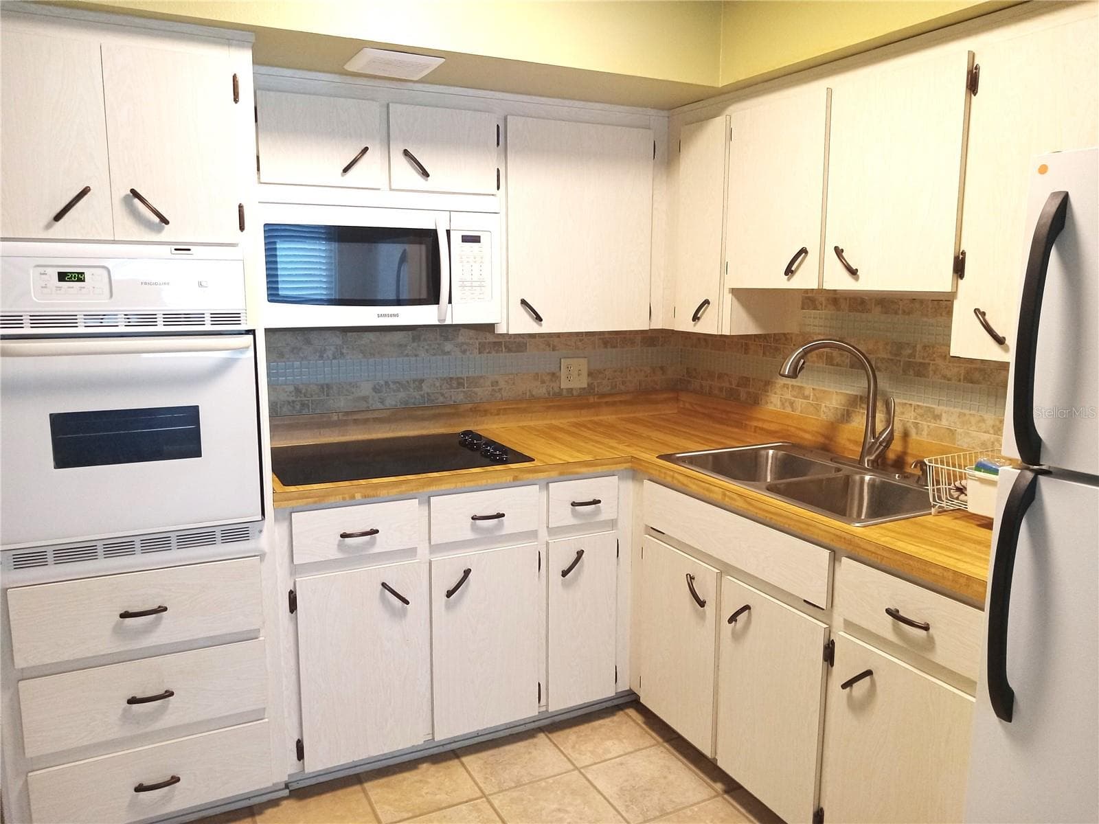 Condominium at 2430 FLORENTINE WAY #30, CLEARWATER, photo 4 of 45