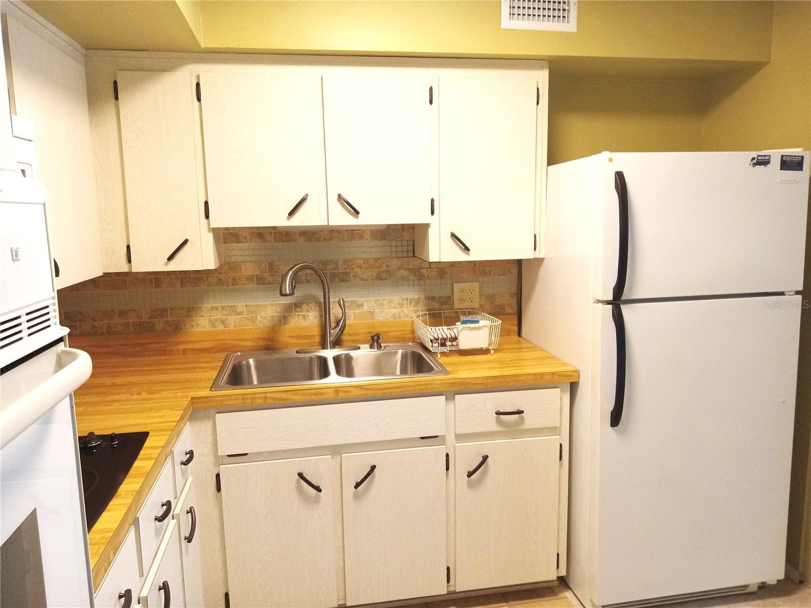 Condominium at 2430 FLORENTINE WAY #30, CLEARWATER, photo 5 of 45