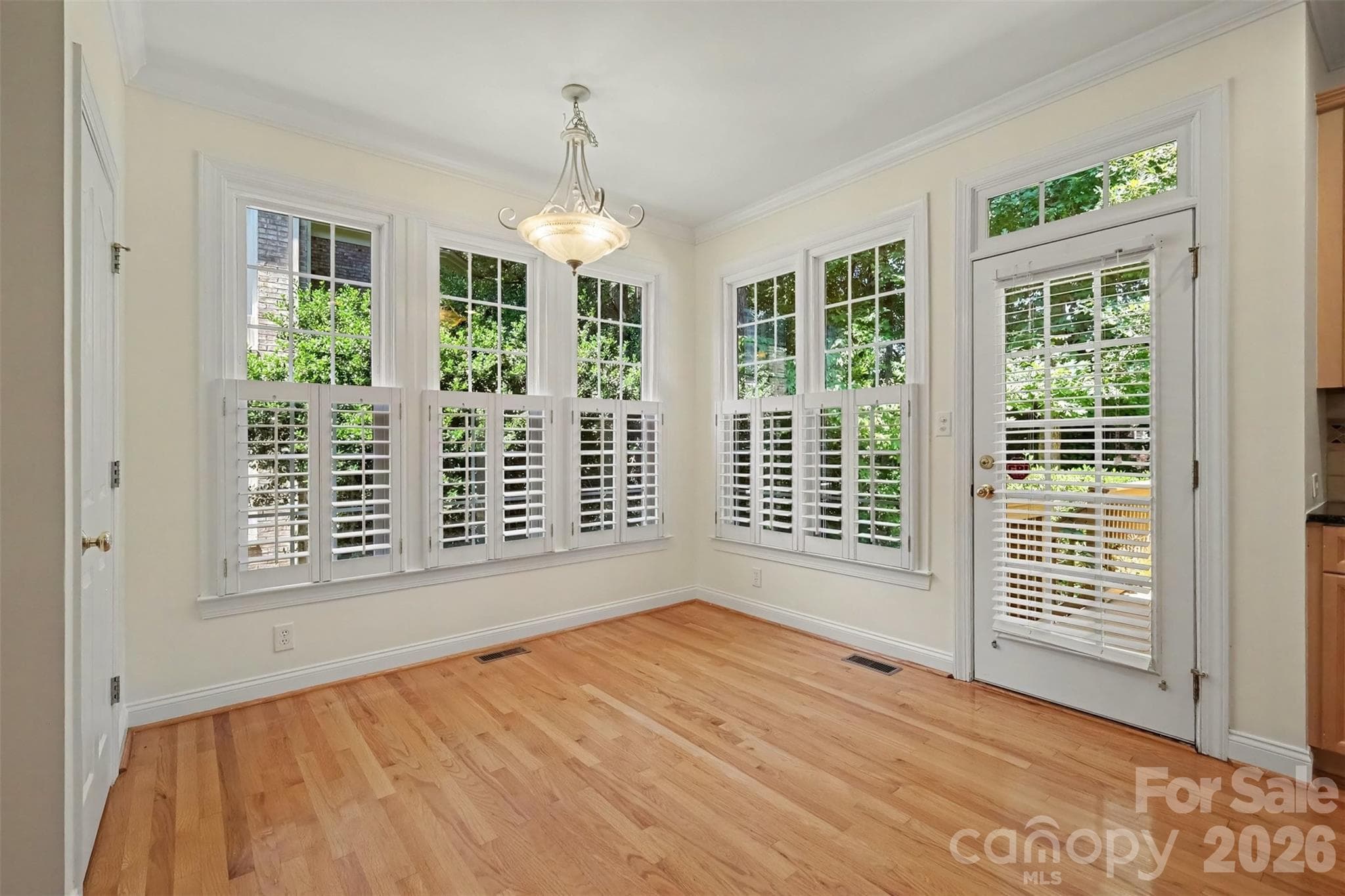 Single Family Residence at 10110 Paradise Ridge Road, Charlotte, photo 11 of 40