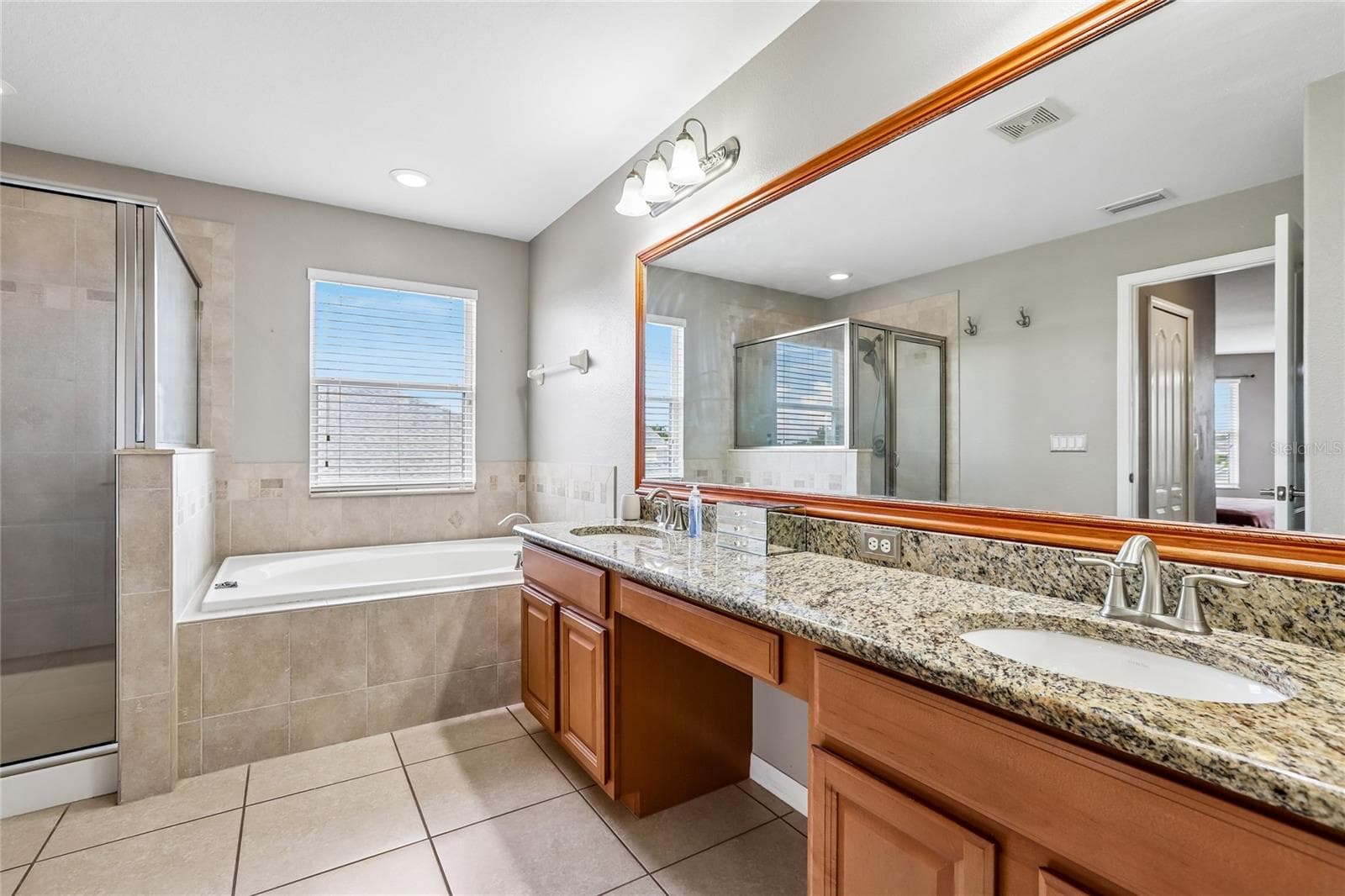 master bath - 13231 GRAHAM YARDEN DR, RIVERVIEW