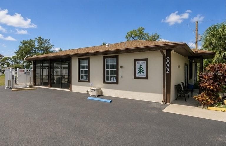Community Pool House - 9177 PINEHAVEN WAY, ENGLEWOOD