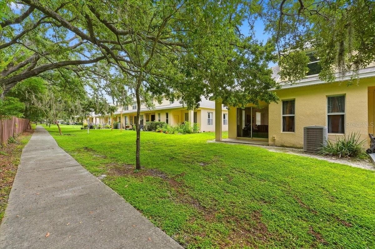 Townhouse at 2446 TEMPLE GROVE LN, KISSIMMEE, photo 2 of 40