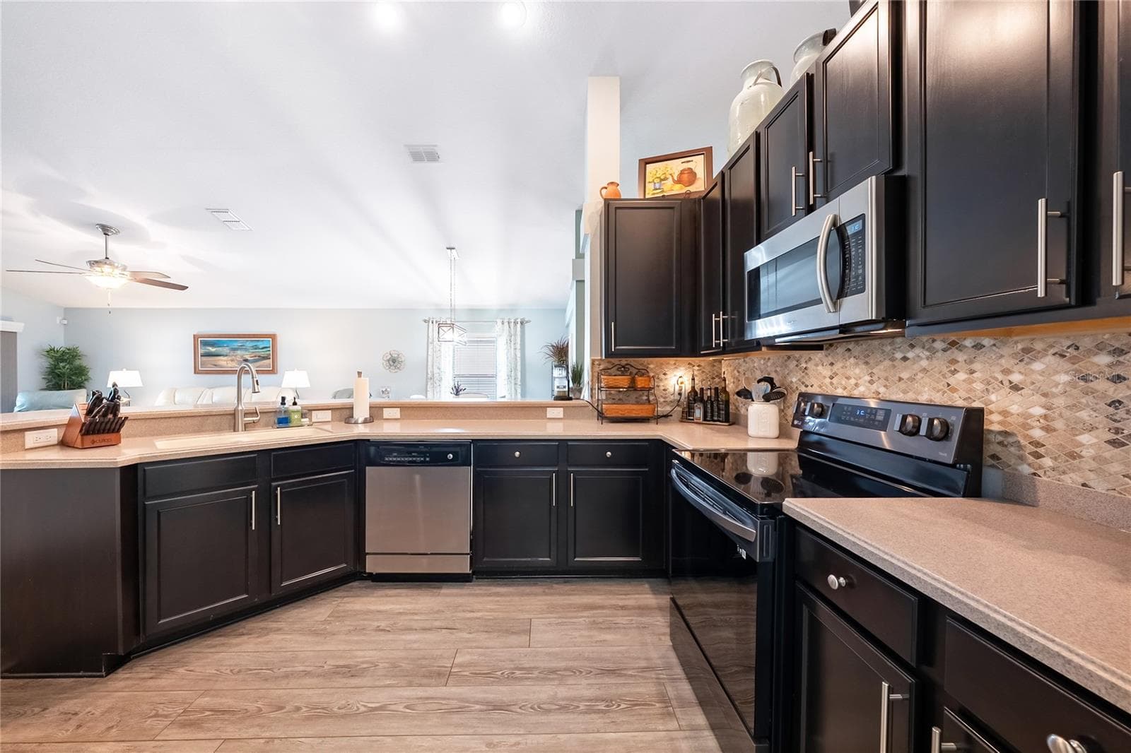 Single Family Residence at 13508 MEADOW GOLF AVE, HUDSON, photo 10 of 40