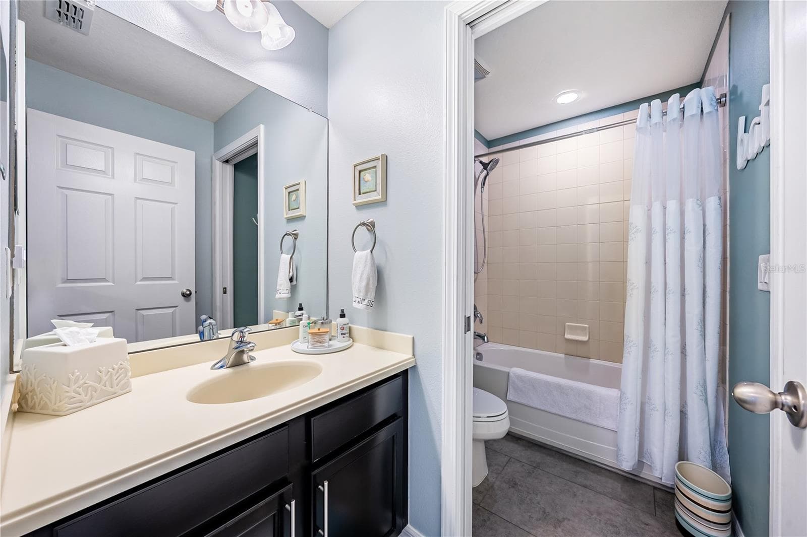 Single Family Residence at 13508 MEADOW GOLF AVE, HUDSON, photo 19 of 40