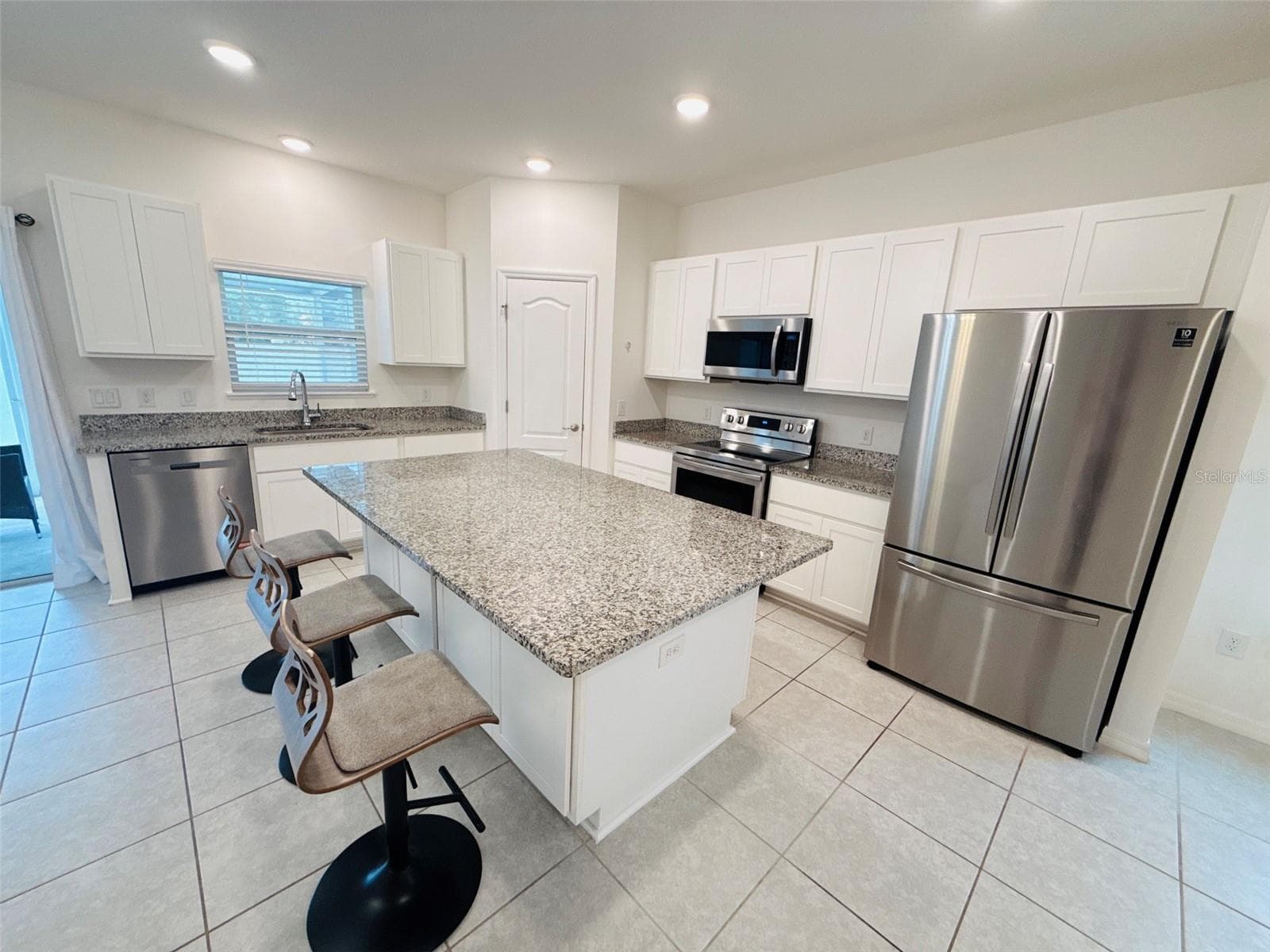 Townhouse at 12547 NW 7TH PL, NEWBERRY, photo 7 of 26