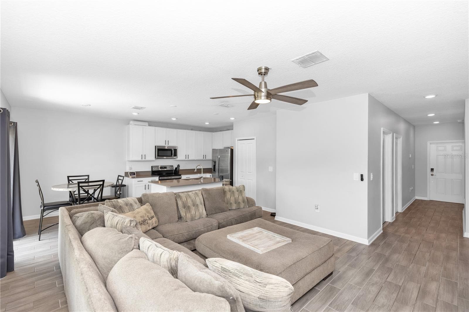 Single Family Residence at 1104 PEACH CREEK DR, OSTEEN, photo 12 of 31