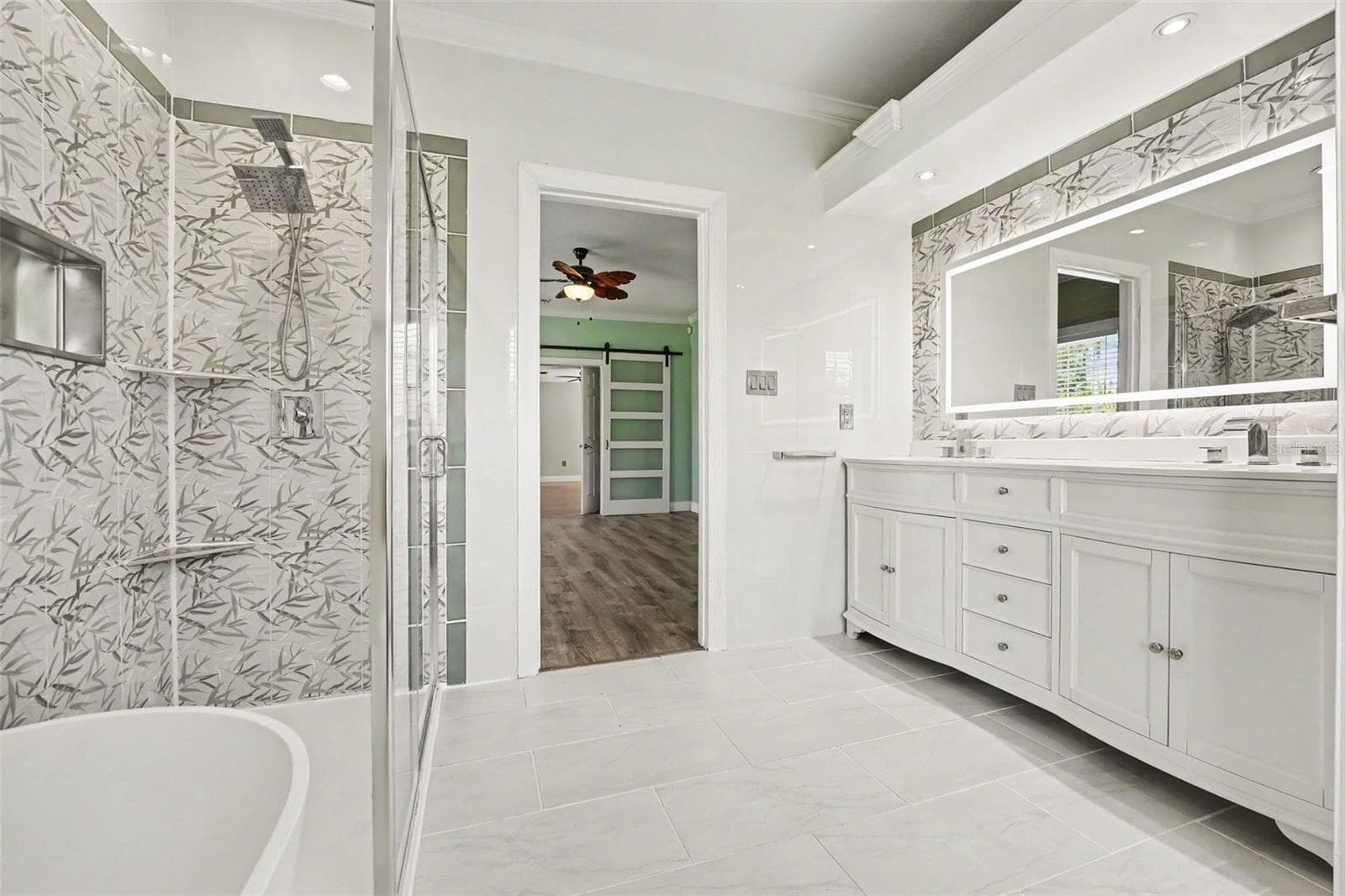 Single Family Residence at 100 SYLVANA CT, AUBURNDALE, photo 10 of 38