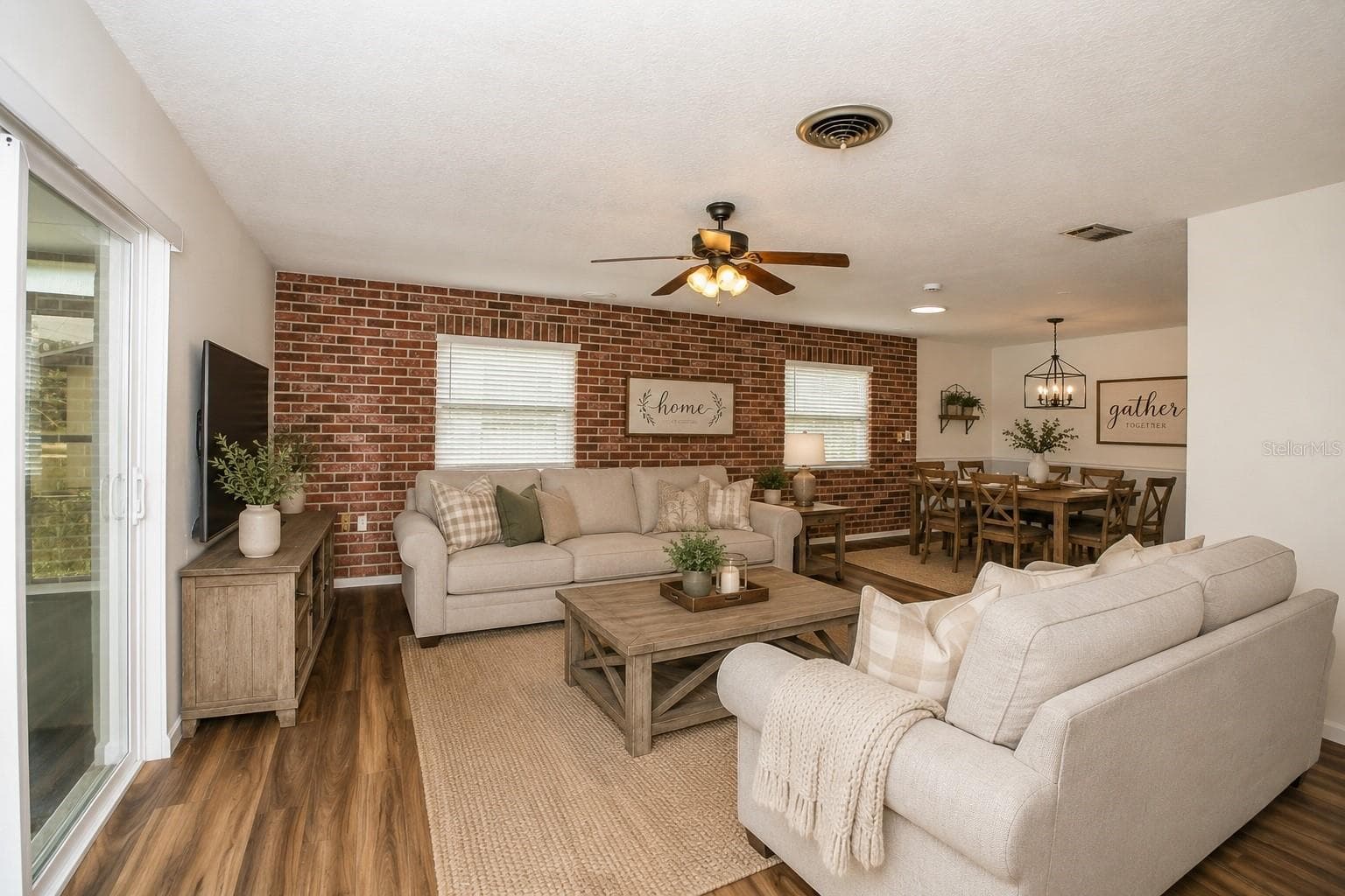 Great room and dining area staged - 3019 TAMPICO DR, ORLANDO