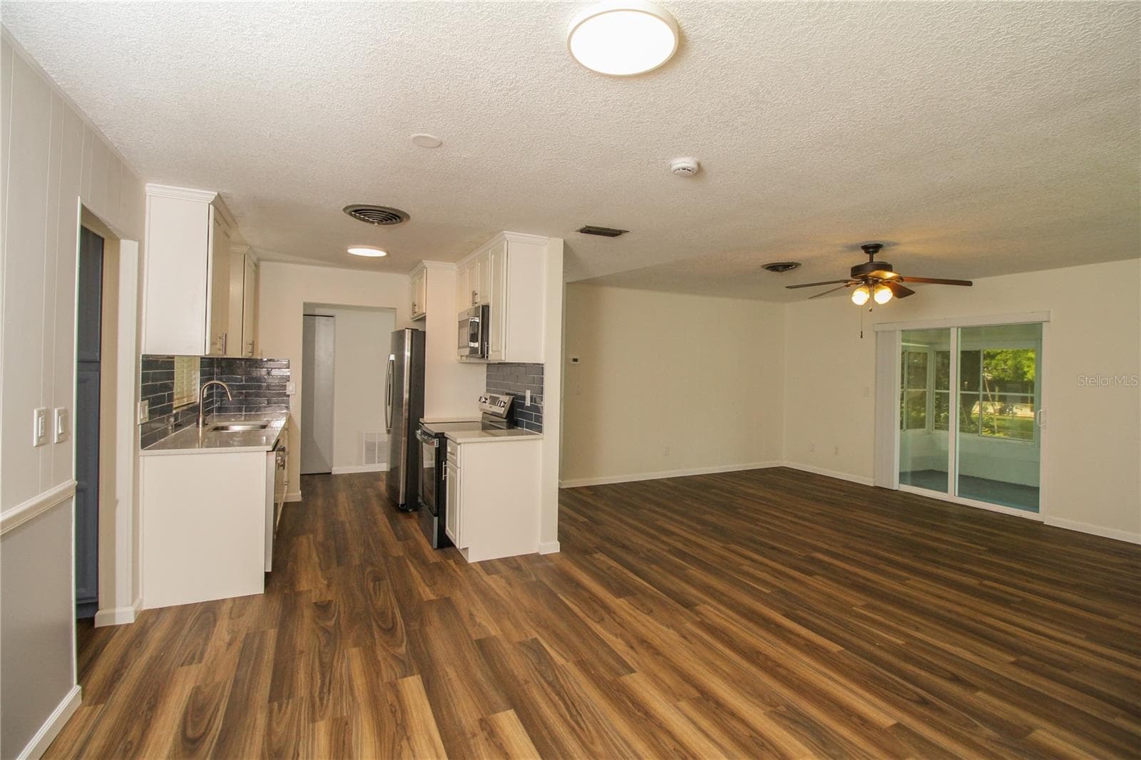 Kitchen and great room from dining area - 3019 TAMPICO DR, ORLANDO