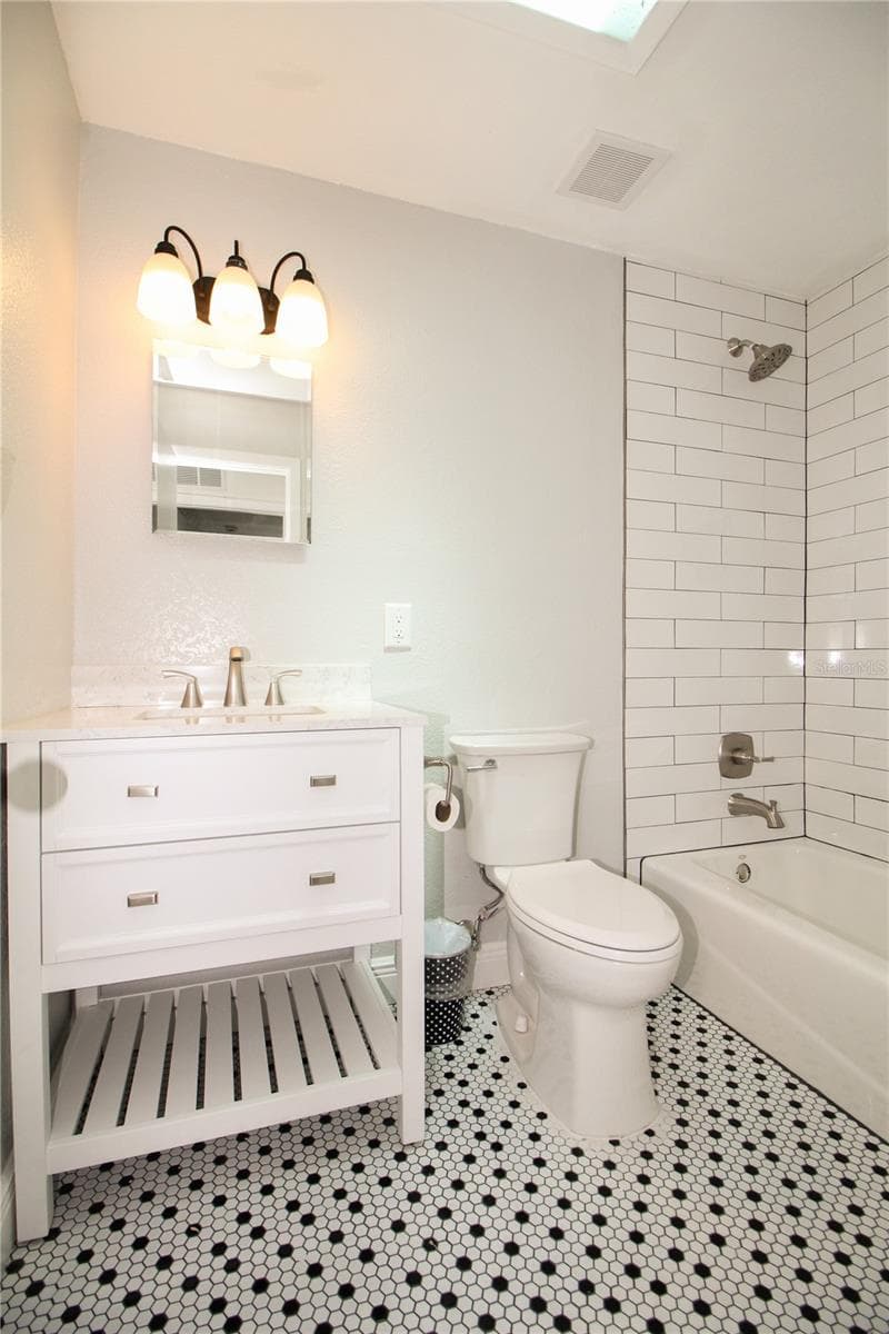 Second bath - 3019 TAMPICO DR, ORLANDO