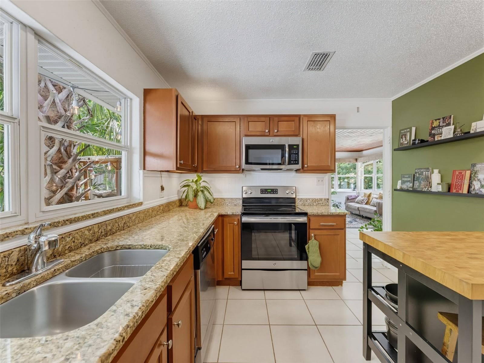 Kitchen - 5704 13TH ST, ZEPHYRHILLS