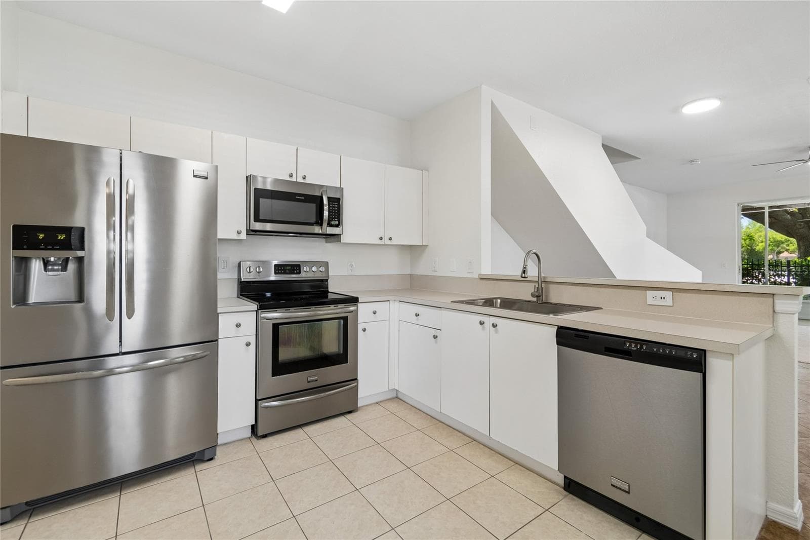 Townhouse at 10925 WINTER CREST DR, RIVERVIEW, photo 9 of 40