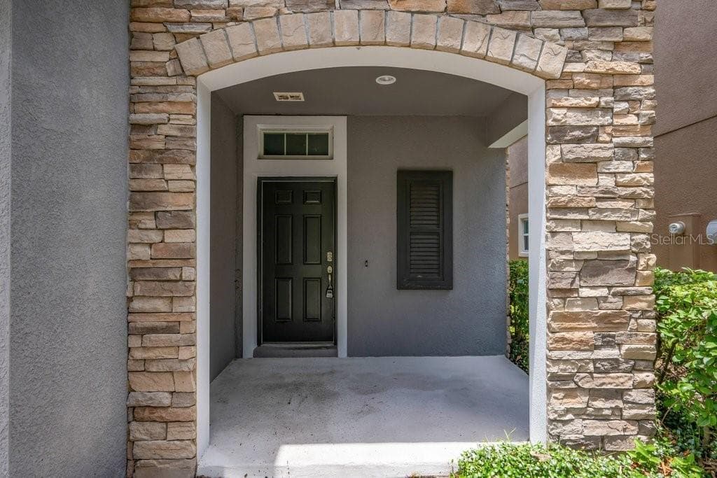 Single Family Residence at 14306 BARRINGTON STOWERS DR, LITHIA, photo 4 of 40