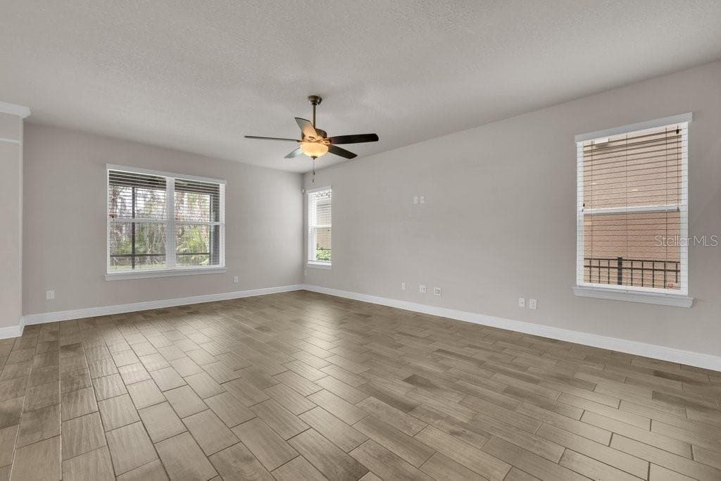 Single Family Residence at 14306 BARRINGTON STOWERS DR, LITHIA, photo 9 of 40