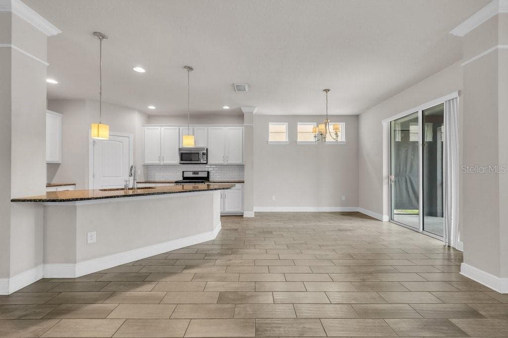 Single Family Residence at 14306 BARRINGTON STOWERS DR, LITHIA, photo 11 of 40