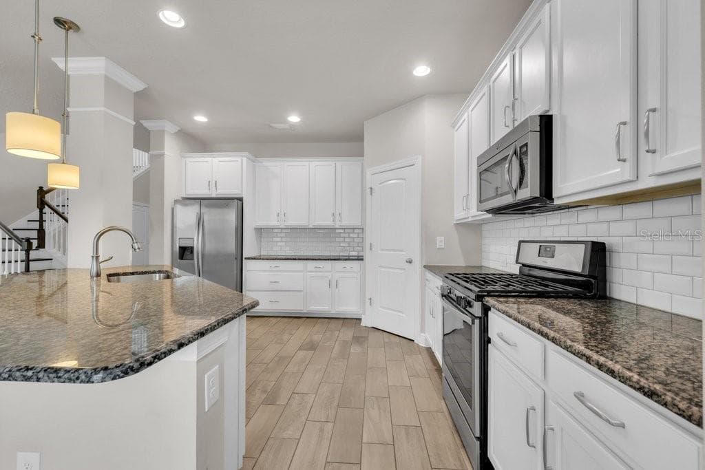 Single Family Residence at 14306 BARRINGTON STOWERS DR, LITHIA, photo 13 of 40