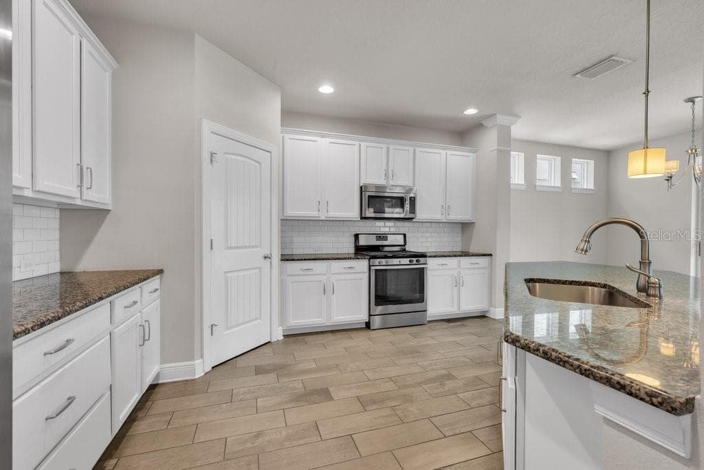 Single Family Residence at 14306 BARRINGTON STOWERS DR, LITHIA, photo 14 of 40
