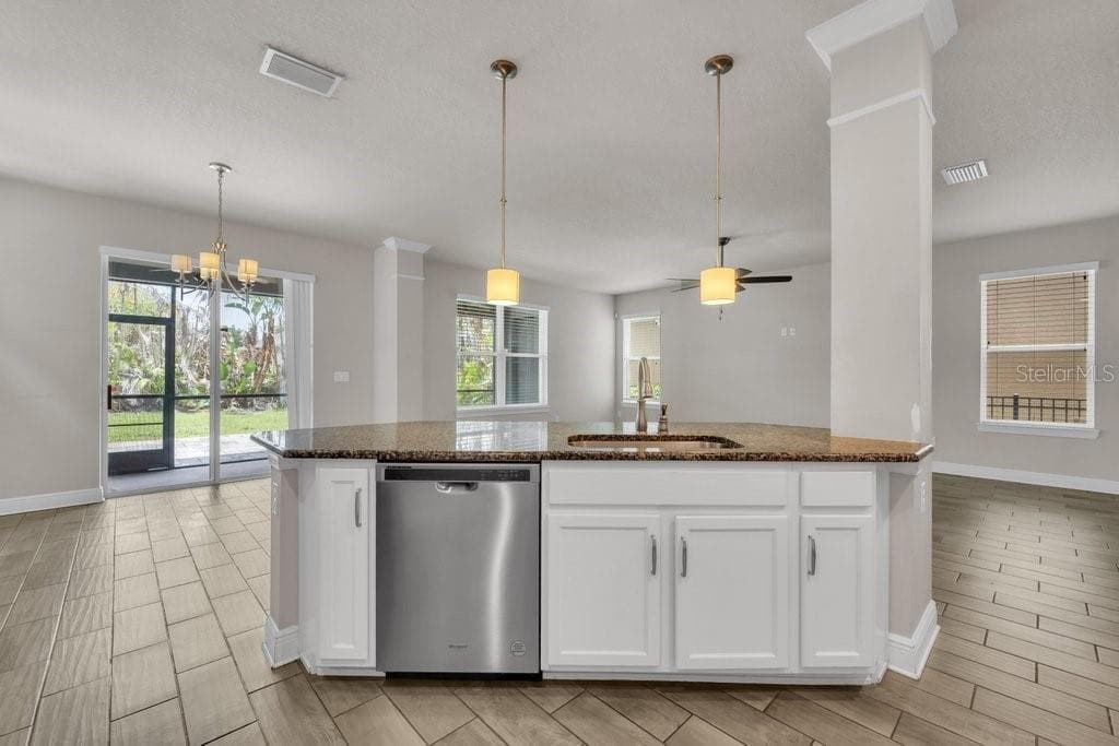 Single Family Residence at 14306 BARRINGTON STOWERS DR, LITHIA, photo 15 of 40