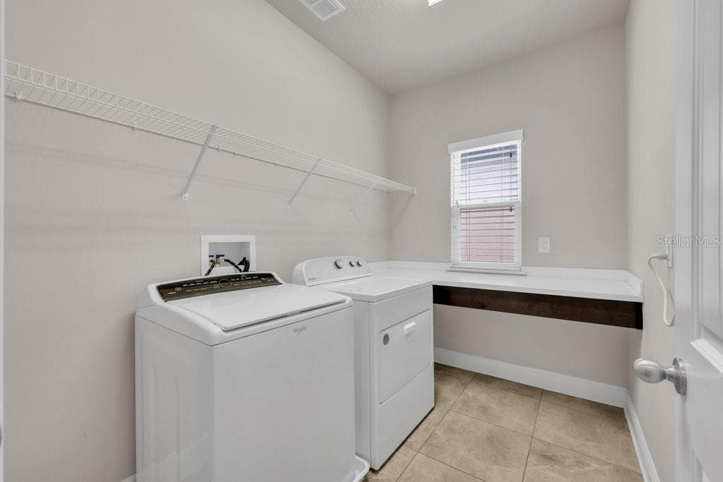 Single Family Residence at 14306 BARRINGTON STOWERS DR, LITHIA, photo 22 of 40
