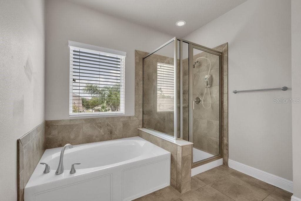 Single Family Residence at 14306 BARRINGTON STOWERS DR, LITHIA, photo 30 of 40