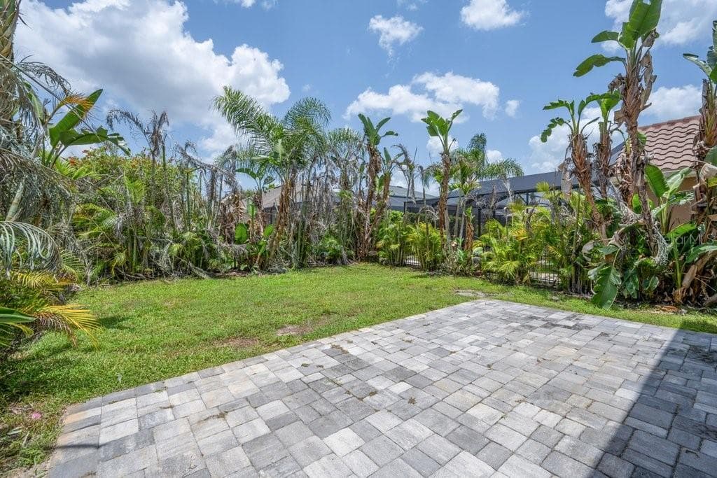 Single Family Residence at 14306 BARRINGTON STOWERS DR, LITHIA, photo 33 of 40