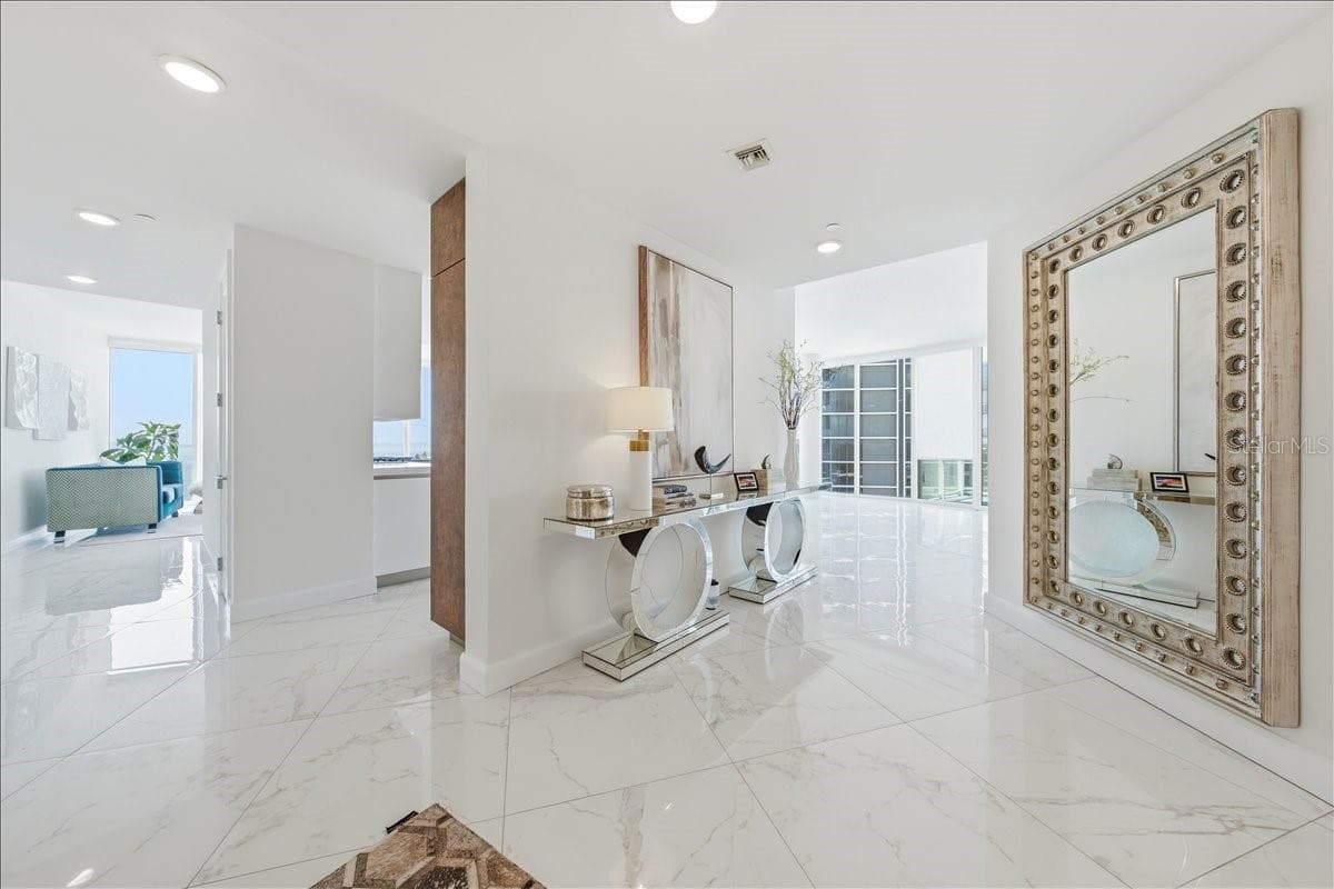 Soaring ceilings creating an open, luxurious feel. - 2900 W BAY TO BAY BLVD #1401, TAMPA