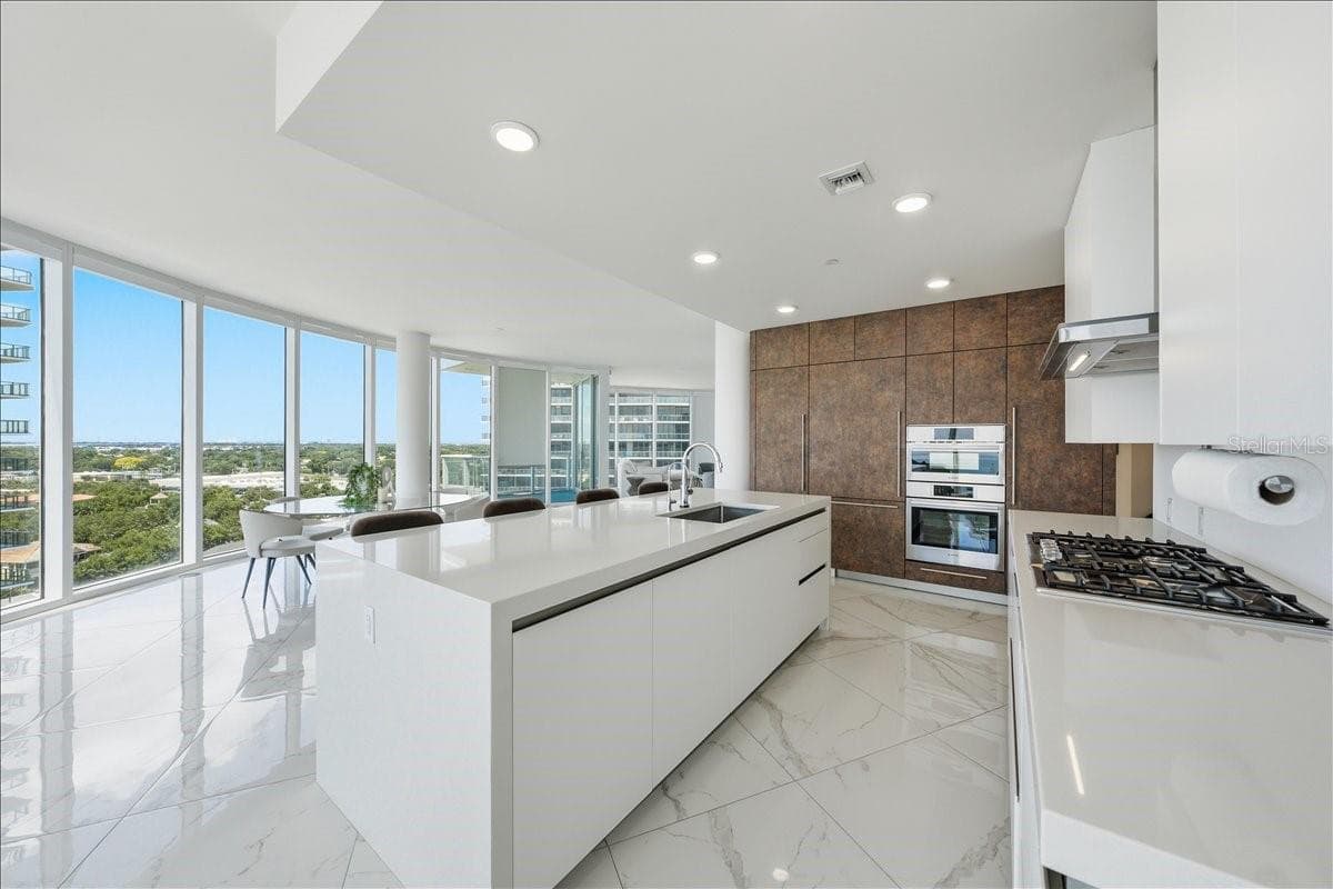 High-end Bosch stainless steel appliance package. - 2900 W BAY TO BAY BLVD #1401, TAMPA