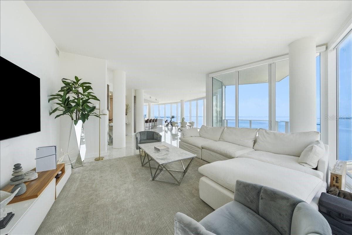 Space for entertaining guest - 2900 W BAY TO BAY BLVD #1401, TAMPA
