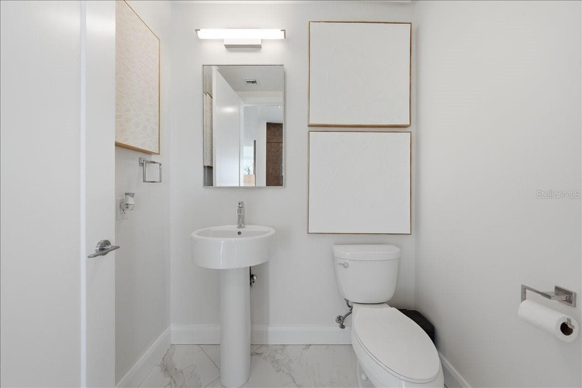 Half bathroom - 2900 W BAY TO BAY BLVD #1401, TAMPA