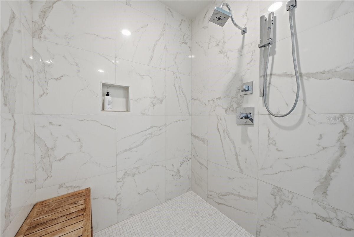 Spacious shower - 2900 W BAY TO BAY BLVD #1401, TAMPA