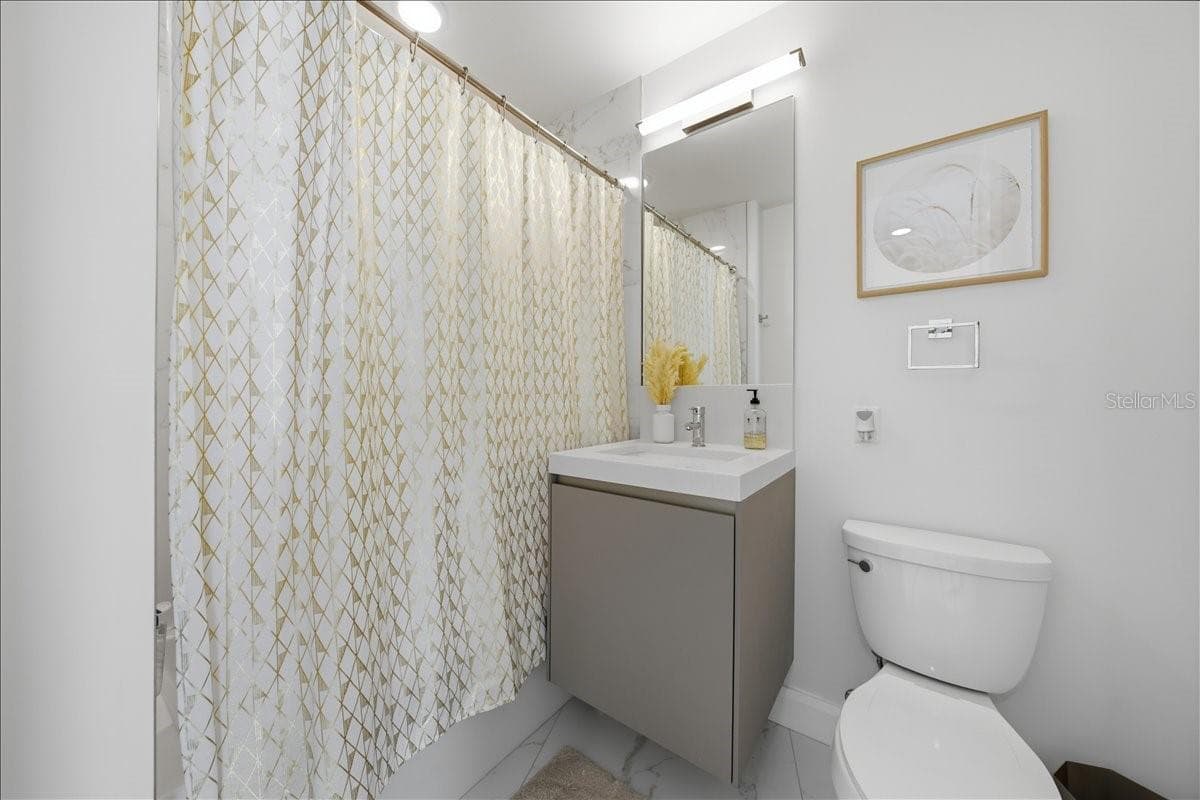 Guest full bathroom - 2900 W BAY TO BAY BLVD #1401, TAMPA