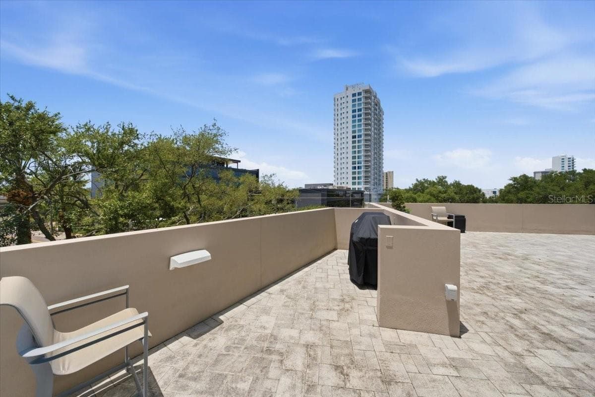 Entertaining space with grilling stations. - 2900 W BAY TO BAY BLVD #1401, TAMPA