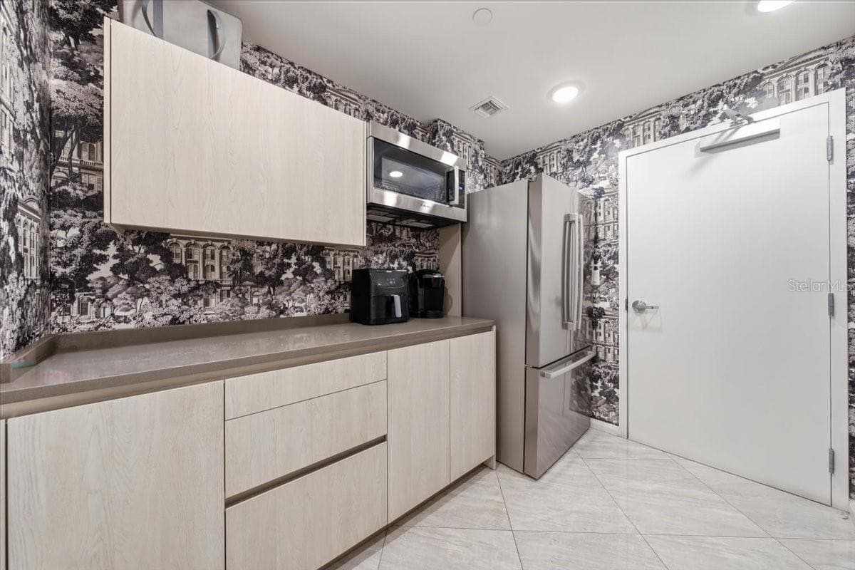 Catering kitchen - 2900 W BAY TO BAY BLVD #1401, TAMPA
