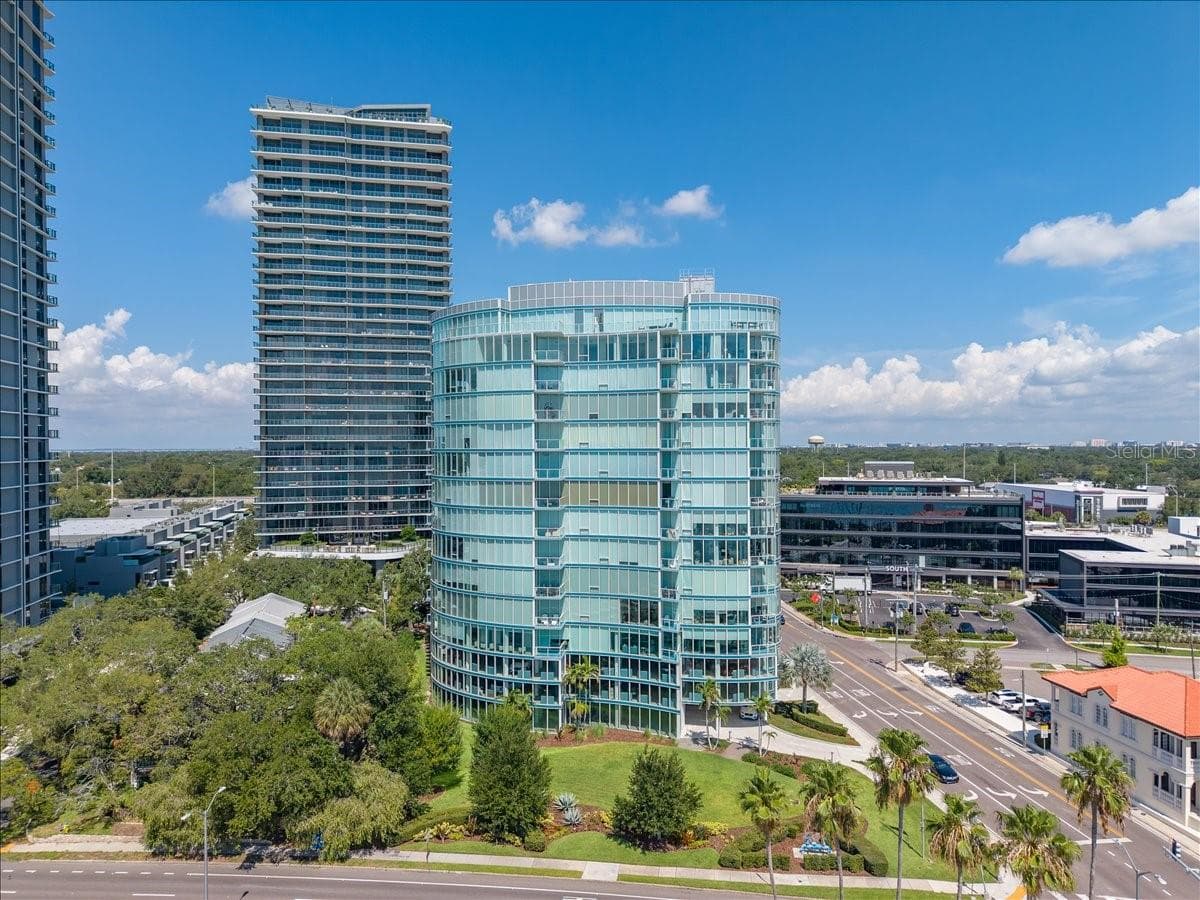 Exclusive boutique building with only 32 residences. - 2900 W BAY TO BAY BLVD #1401, TAMPA