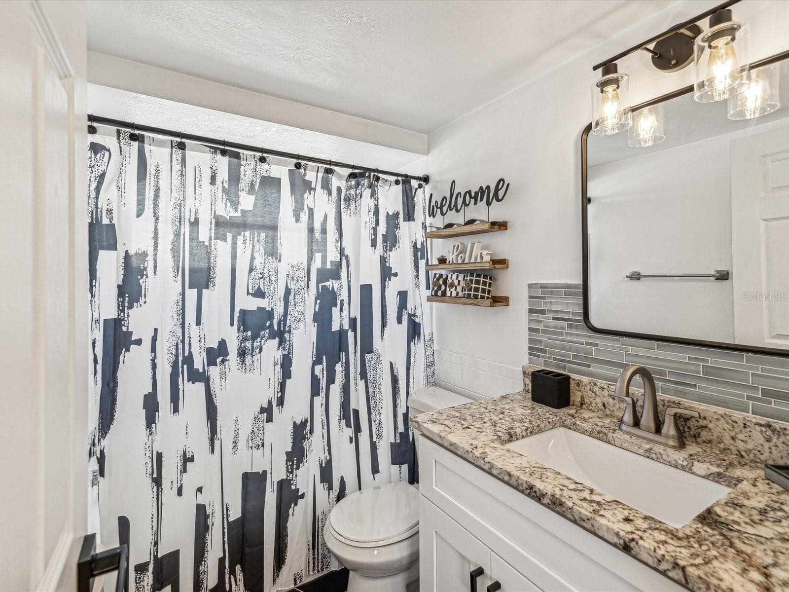 Bathroom #1 with granite vanity and tub/shower combo. - 2000 57TH ST N, ST PETERSBURG
