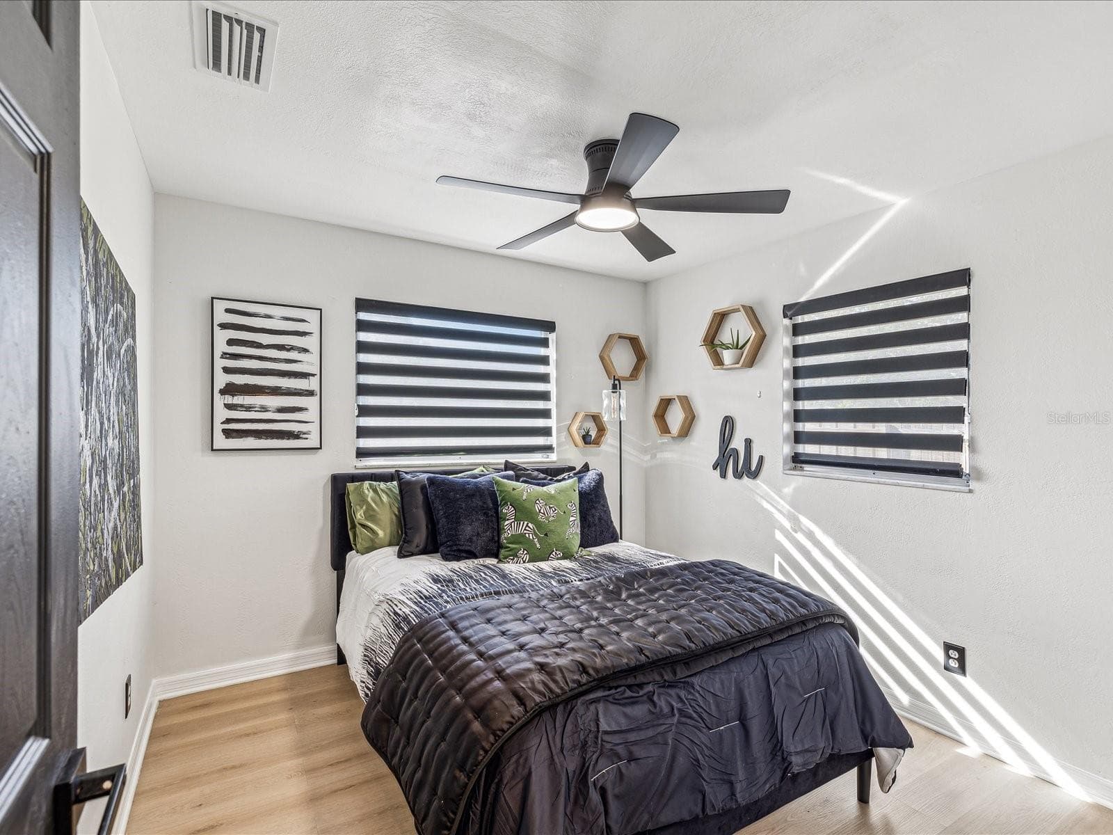 Spacious secondary bedroom with built-in closet - 2000 57TH ST N, ST PETERSBURG