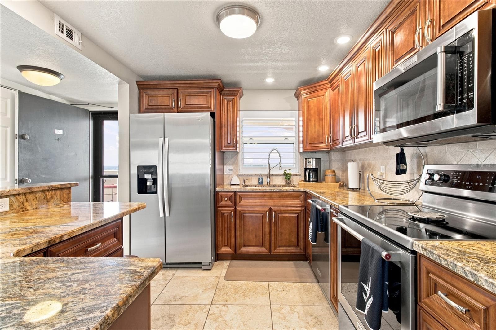Remodeled Kitchen with Intracostal views and front patio! SS Appliances - 1270 GULF BLVD #2007, CLEARWATER BEACH
